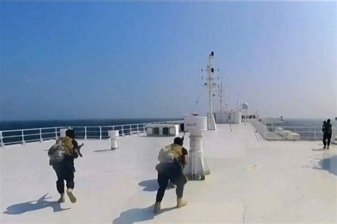 Philippines to ban seafarers on vessels hit by Houthis .